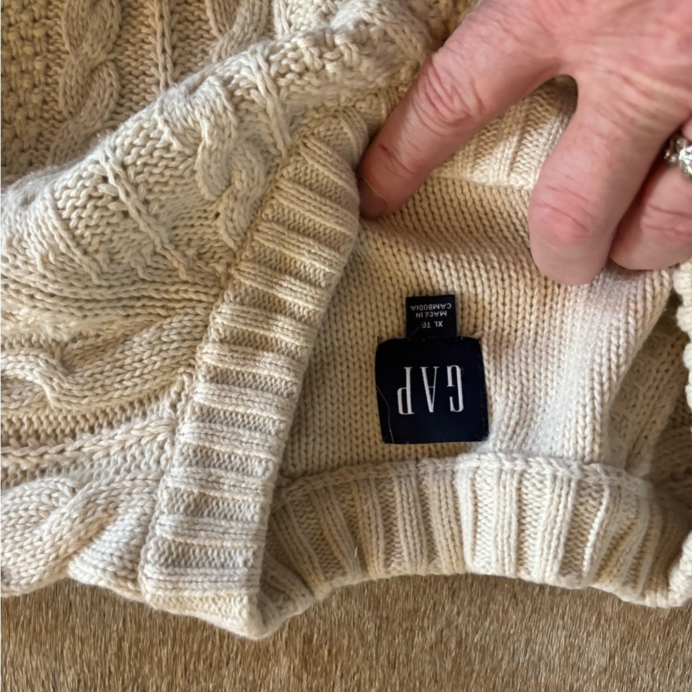GAP Ivory Cable Knit Pullover